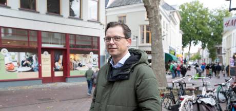 Han Neijenhuis Uit Zutphen Op Roze Wolk Na Boekpresentatie De Drummer Draait Doorrrrr Zutphen Gelderlander Nl