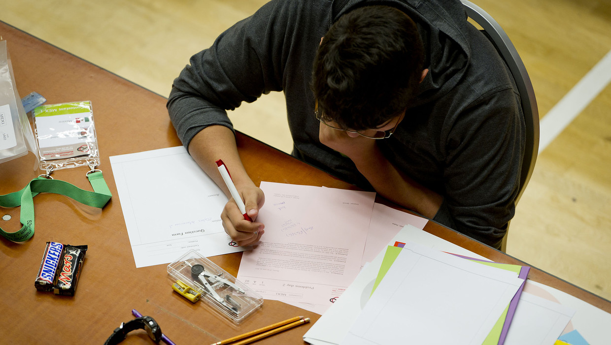 Wachtlijsten op scholen door vloed aan buitenlandse bedrijven | Het Parool