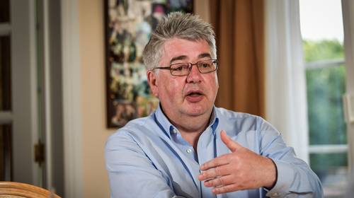 Schenden de avondklok en de mondmaskerplicht de grondwet?