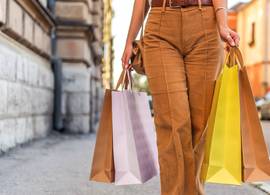 Alyssa (28): “Hij denkt dat ik spaar voor ons huis, maar ik koop stiekem héél veel kleding”