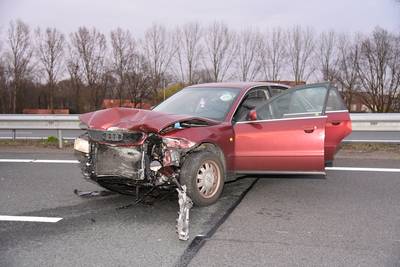 A73 naar het zuiden korte tijd afgesloten na ongeluk bij Wijchen, weg is weer vrij