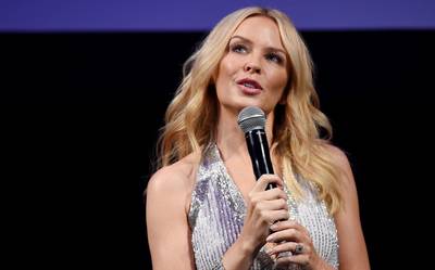 Kylie Minogue blaast concert af om keelontsteking