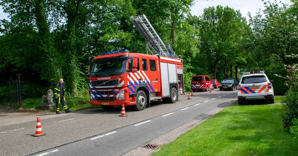 Man bekneld onder zitgrasmaaier in Diessen