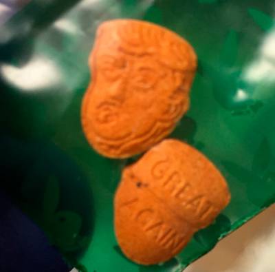 La police britannique met en garde contre des pilules d'ecstasy en forme... de Donald Trump