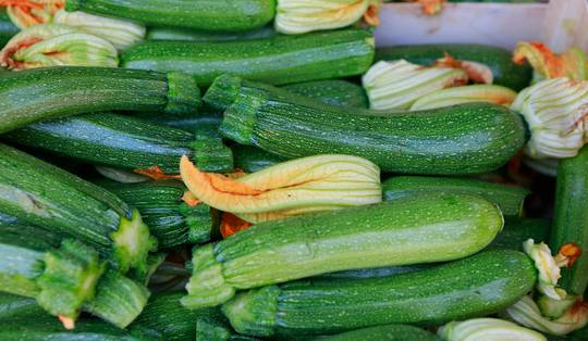 Heptachloor aangetroffen in courgettes van Aldi en Colruyt: dit moet u doen als u er in huis hebt