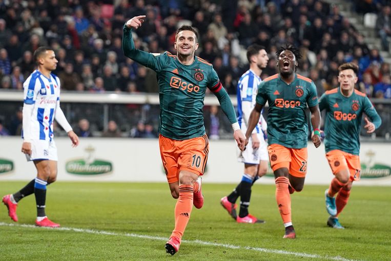 Ajax geeft een teken van leven