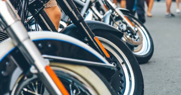 Twee mannen op gestolen motor aangehouden in Oosterhout na korte achtervolging - BN DeStem