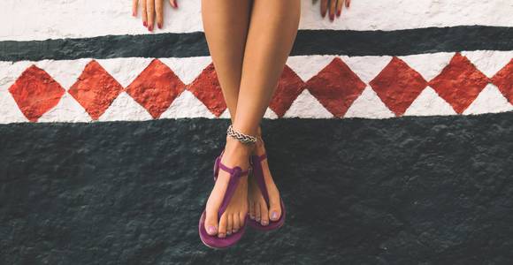 SOS zomervoeten: het stappenplan van de podoloog voor de perfecte pedicure