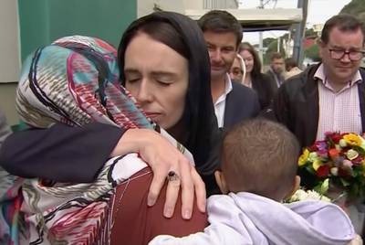Diepgeraakte Jacinda Ardern verbindt de wereld