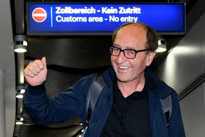 Duitse schrijver bij terugkeer uit Turkije onthaald als 'landverrader'