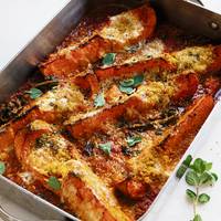 Deze pompoenparmigiana uit de oven zet je in een wip op tafel
