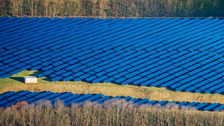 Hoe kunnen we al die zonne-energie opslaan? Vijf manieren om verspilling tegen te gaan - Volkskrant