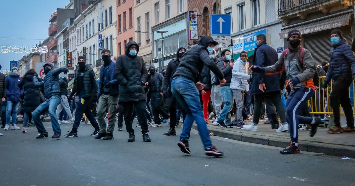 Oproep voor rellen in Brussel ging snel rond op sociale media: zelfs vanuit  Beveren moesten ouders hun kinderen oppikken bij politie | Brussel | hln.be