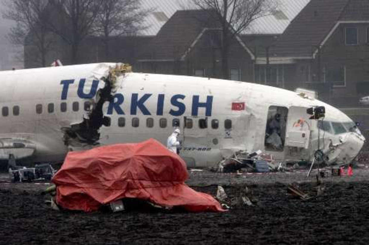 Расследование авиакатастроф список. Боинг 737 авиакатастрофа. Туркиш Airlines авиакатастрофы. Авиакатастрофа Turkish Airlines. Крушение самолета в Амстердаме.