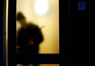 Inbreker met ‘redelijk grote neus’ slaat toe in woning in Beers