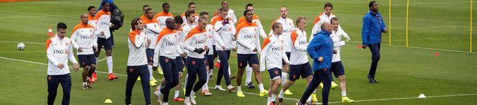 Oranje Traint In Weer Dat Aan Manchester Doet Denken Nederlands Voetbal Bndestem Nl