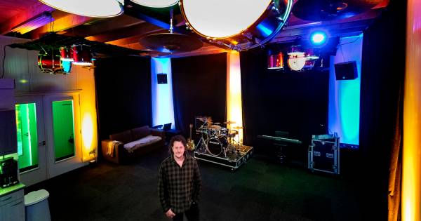 Alles op de kop in gloednieuwe studio van Hans Wilbers uit Milheeze - Eindhovens Dagblad
