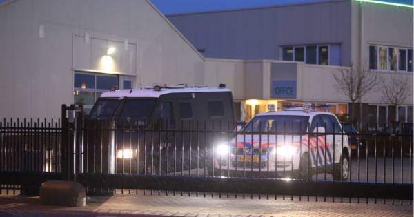 Geen drugs gevonden bij grote politie-actie op fruitbedrijf Hedel - De Gelderlander