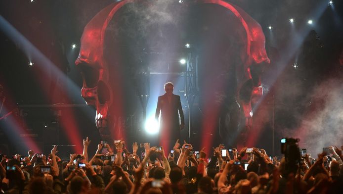 Rester Vivant Chante Par Johnny Hallyday Au Palais 12 Prend Tout Son Sens Belgique 7sur7 Be