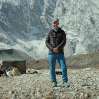 ‘De gletsjer is een kilometer teruggetrokken. Het is eigenlijk geen gletsjer meer, maar een stuk dood ijs dat langzaam wegsmelt’