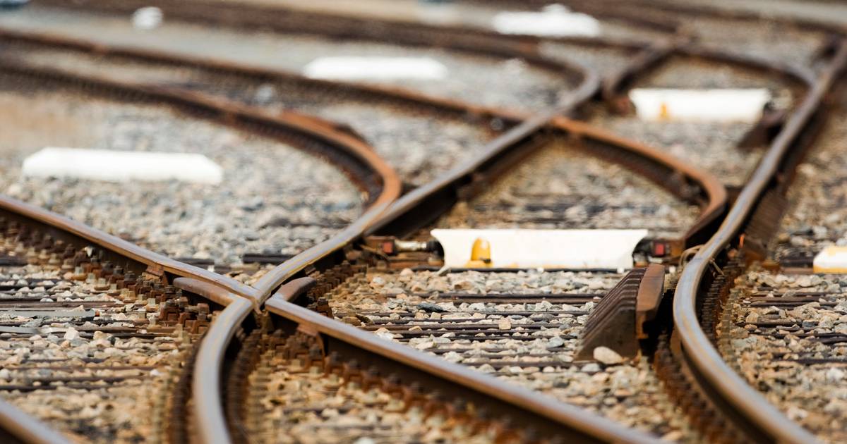 Treinverkeer Deventer - Almelo urenlang plat na aanrijding.