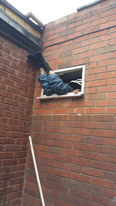 Onhandige inbreker na zeven uur bevrijd uit benarde positie