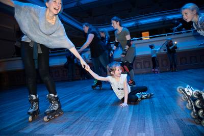 Rollerdisco in Vereeniging is een dikke hit: ‘normaal mag ik niet binnen met mijn skates van mama’