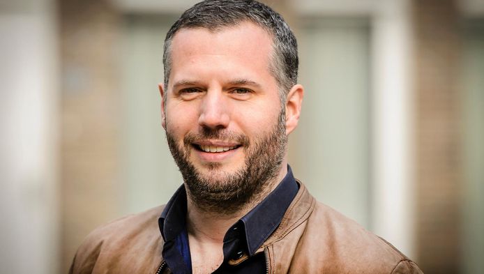 Tijl Beckand Regelt Blind Dates Voor Artiesten Show Ad Nl