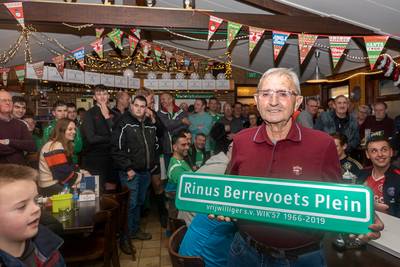 Rinus krijgt zijn eigen plein bij voetbalvereniging WIK, al was hij liever doorgegaan met lijnen kal