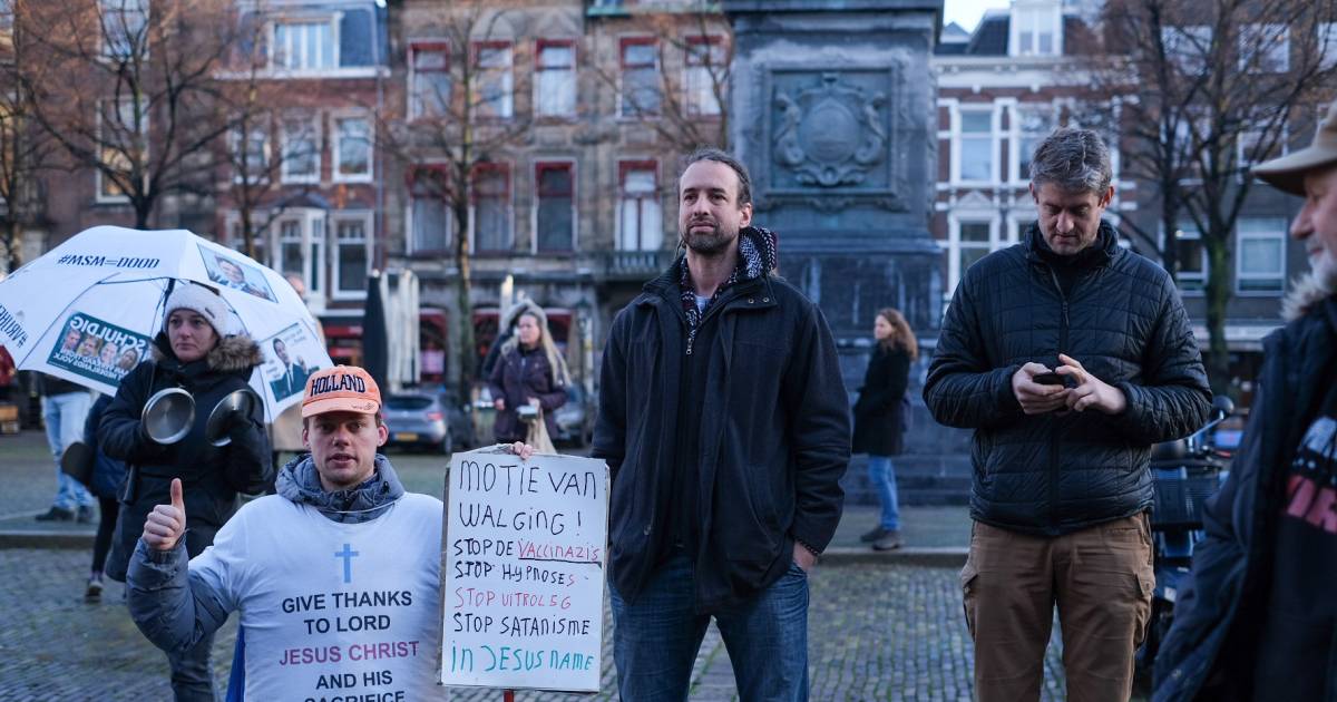 Viruswaarheid maakt lawaai in Den Haag: protest met potten en pannen, een persoon aangehouden ...