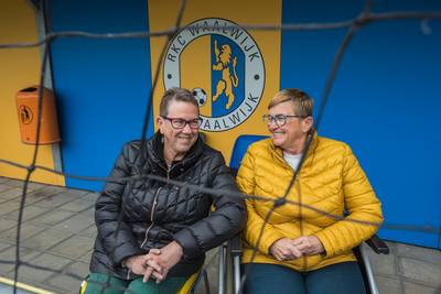 Fans testen invalidentribunes (en keuren er veel af): Soms is het gluren door een sleutelgat