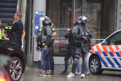 Station Den Bosch twee maal ontruimd na bommelding en man met vuurwapen