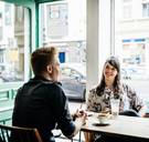 Professor seksueel strafrecht leert ons legaal flirten: ‘Wees niet te bruusk en neem je tijd’