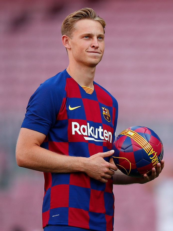 Frenkie de Jong voor duizenden fans gepresenteerd in Camp ...