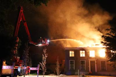 Vlammenzee legt monumentaal pand in de as in Betuws dorp