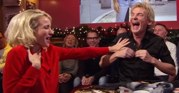 Dionne Stax Krijgt Het Warm Van Borsthaar Matthijs Van Nieuwkerk Show Bd Nl
