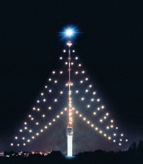 Zendmast Lopik Omgetoverd Tot Enorme Kerstboom Utrecht Ad Nl