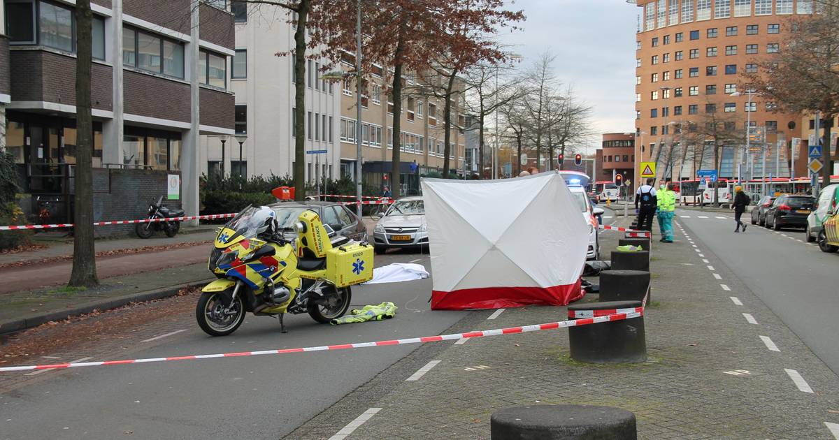 Dode man in auto bij station Amersfoort Centraal kwam door geweld om het leven - De Gelderlander