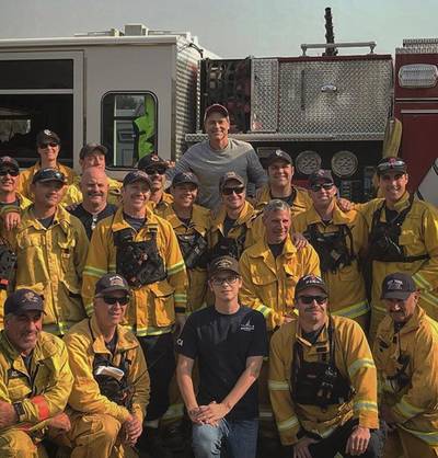 Rob Lowe bedankt brandweerlieden Californië met diner in gered huis