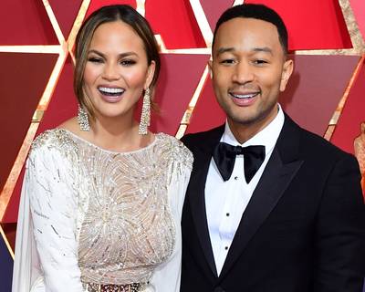 Chrissy Teigen schaamt zich niet voor kraamondergoed