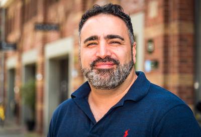 Dit is waarom Sinan Can dé Mol is: hij valt niet op