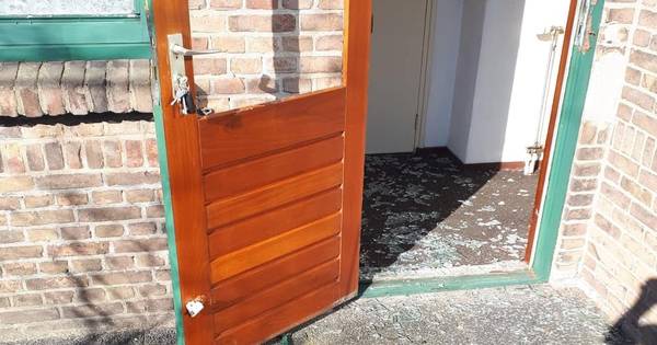 Politie vindt gevallen oudere bewoner na inslaan ruitje van woning in Alverna