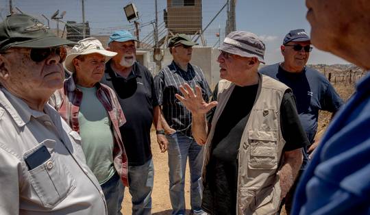 ‘Ik schaam me voor wat mijn landgenoten hier doen’: Israëlische oud-generaals zien met eigen ogen wat Palestijnen wordt aangedaan