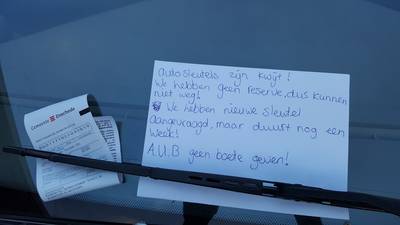 Parkeerwachter kent geen genade: boete ondanks briefje
