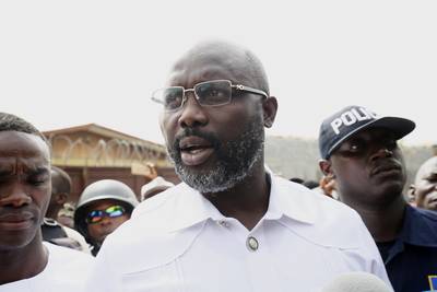 Voormalig topvoetballer George Weah claimt winst verkiezingen Liberia
