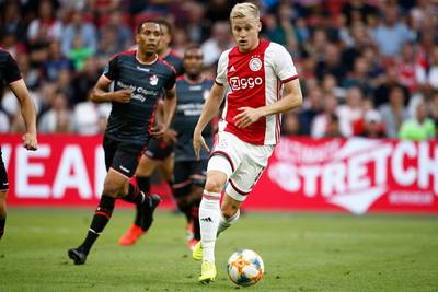 Overmars heeft ‘goede hoop’ over Van de Beek