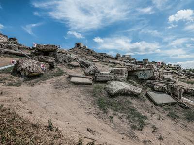 Hier schitteren zaterdag en zondag motorkunstenaars tussen de stenen