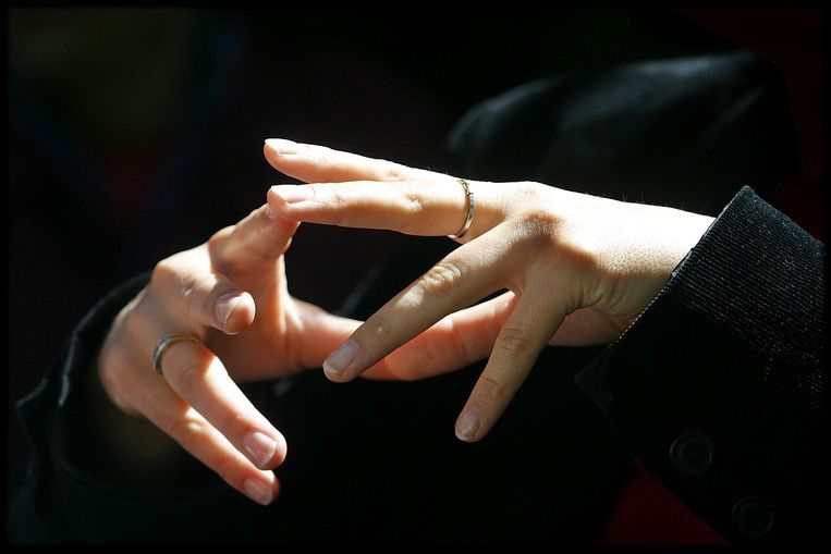 Knakken Met De Vingers Een Gevaarlijke Gewoonte Trouw