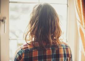 De man van Louise (56) werd verliefd op een ander: “Ze was veel meer ‘vrouw’ dan ik”