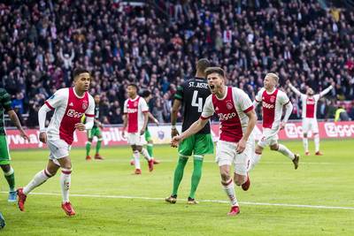 Ajax 'onverslaanbaar' tegen Feyenoord, Huntelaar pakt record